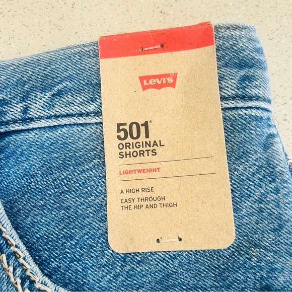 Levi's Women's 501 Original High-Rise Jean Shorts Size 33/Distressed/Lightweight - Picture 7 of 16